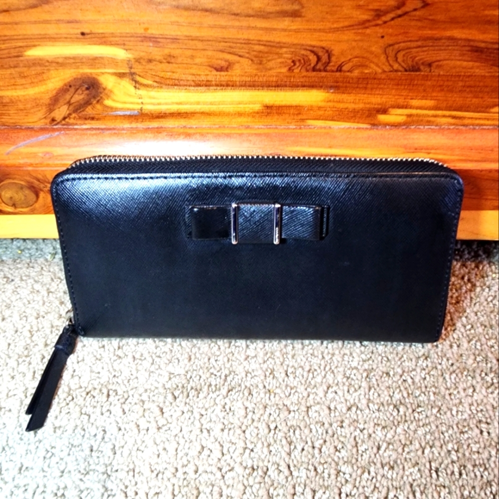 Coach | Darcy Bow Accordion Zip Wallet in Silver / Black F51668